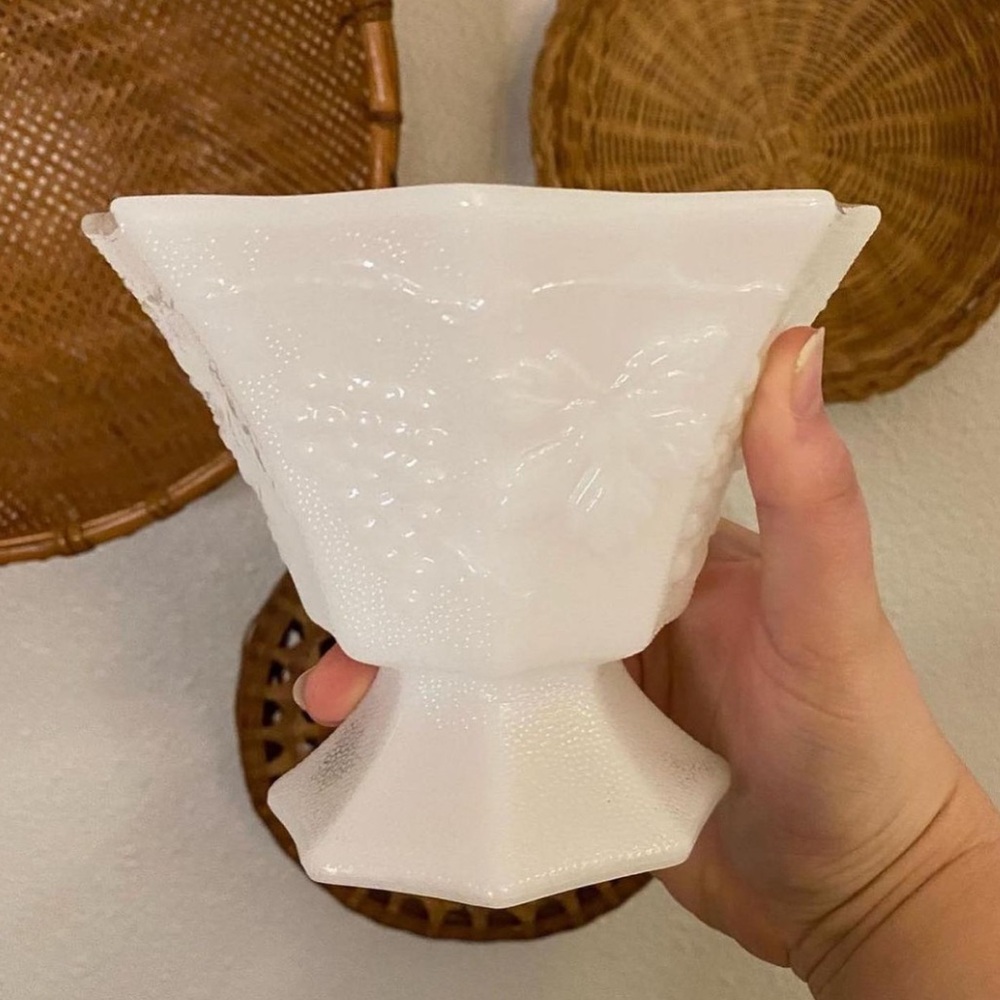 🍄SOLD🍄 Vintage Octagonal Grape Leaf Milk Glass Vase